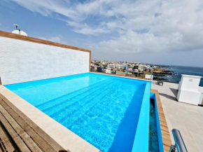 Apartamento encantador com piscina e vista mar